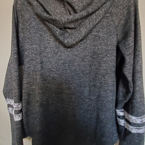 Gray Hoodie With Skull - Picture 9 of 14